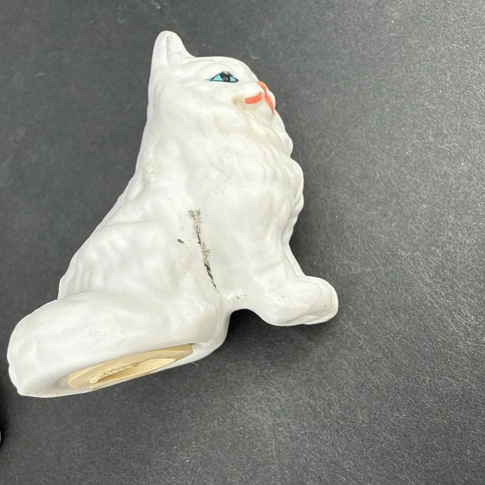 Vtg 2 Mini White Persian Cat Salt & Pepper Shakers Ceramic Kitty Figurines